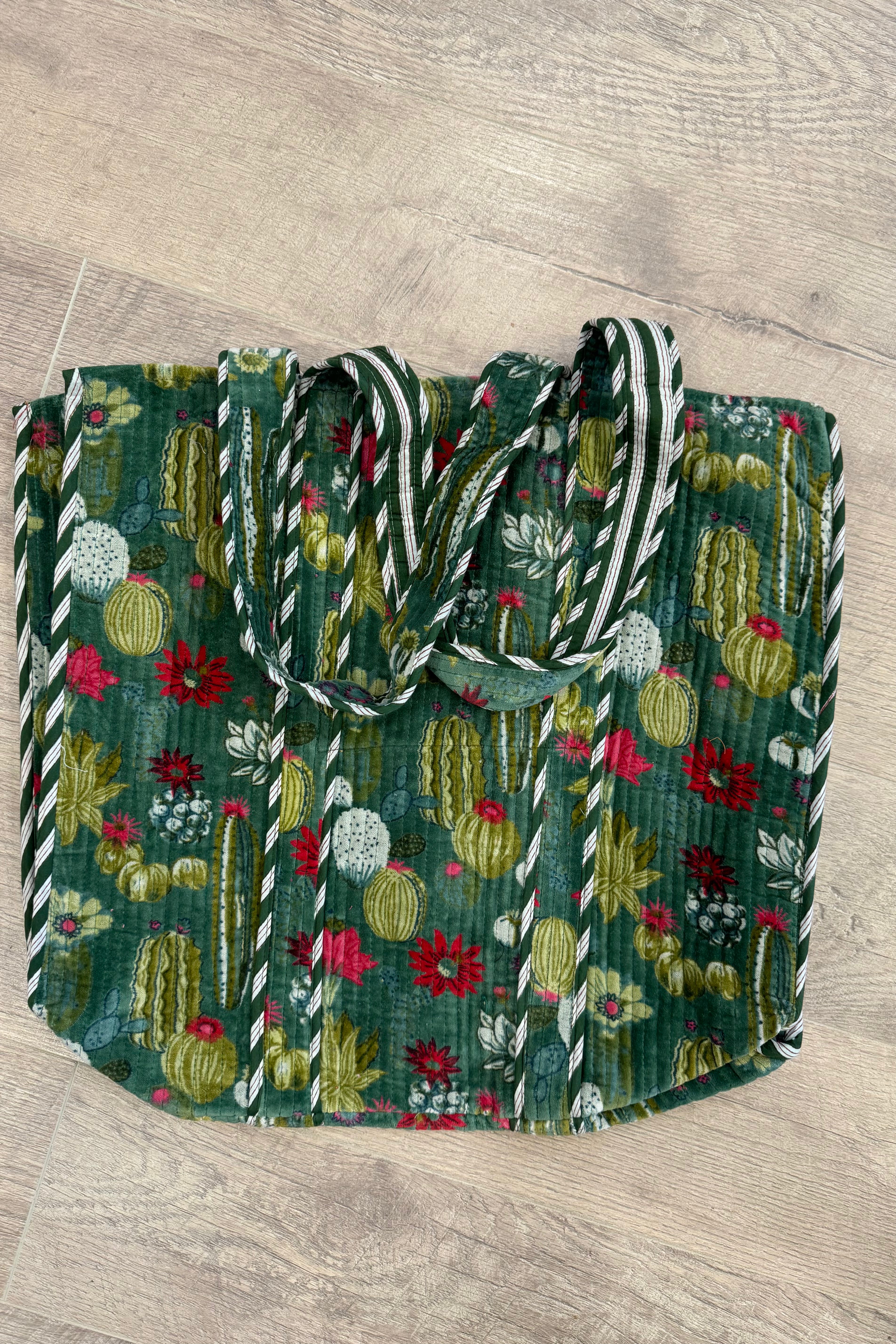XL Velvet Tote in Cacti - Kelly Green