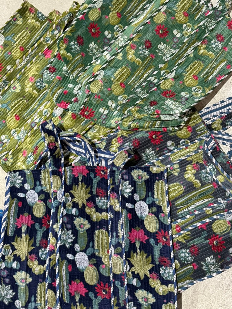 XL Velvet Tote in Cacti - Kelly Green