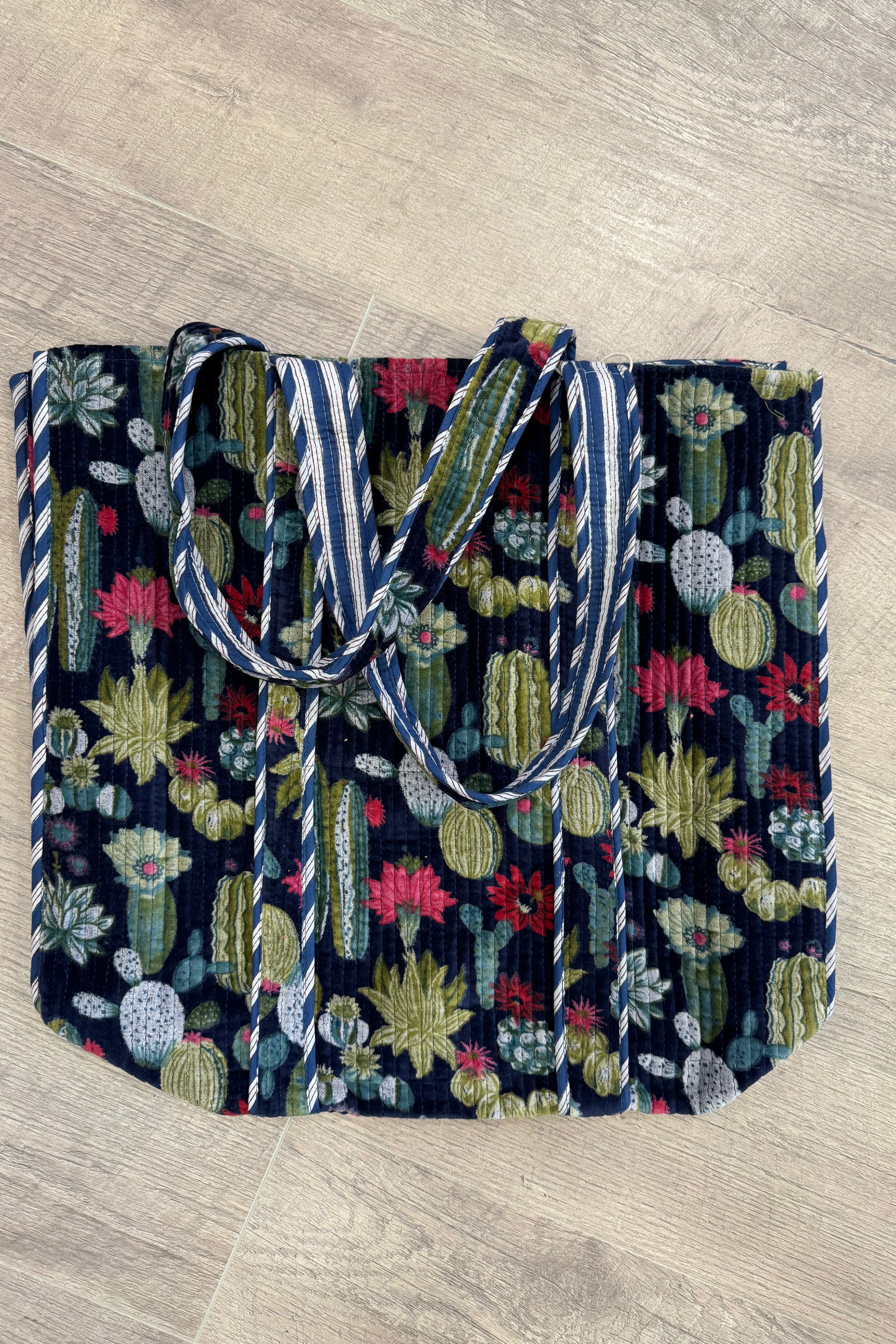 XL Velvet Tote in Cacti - Navy