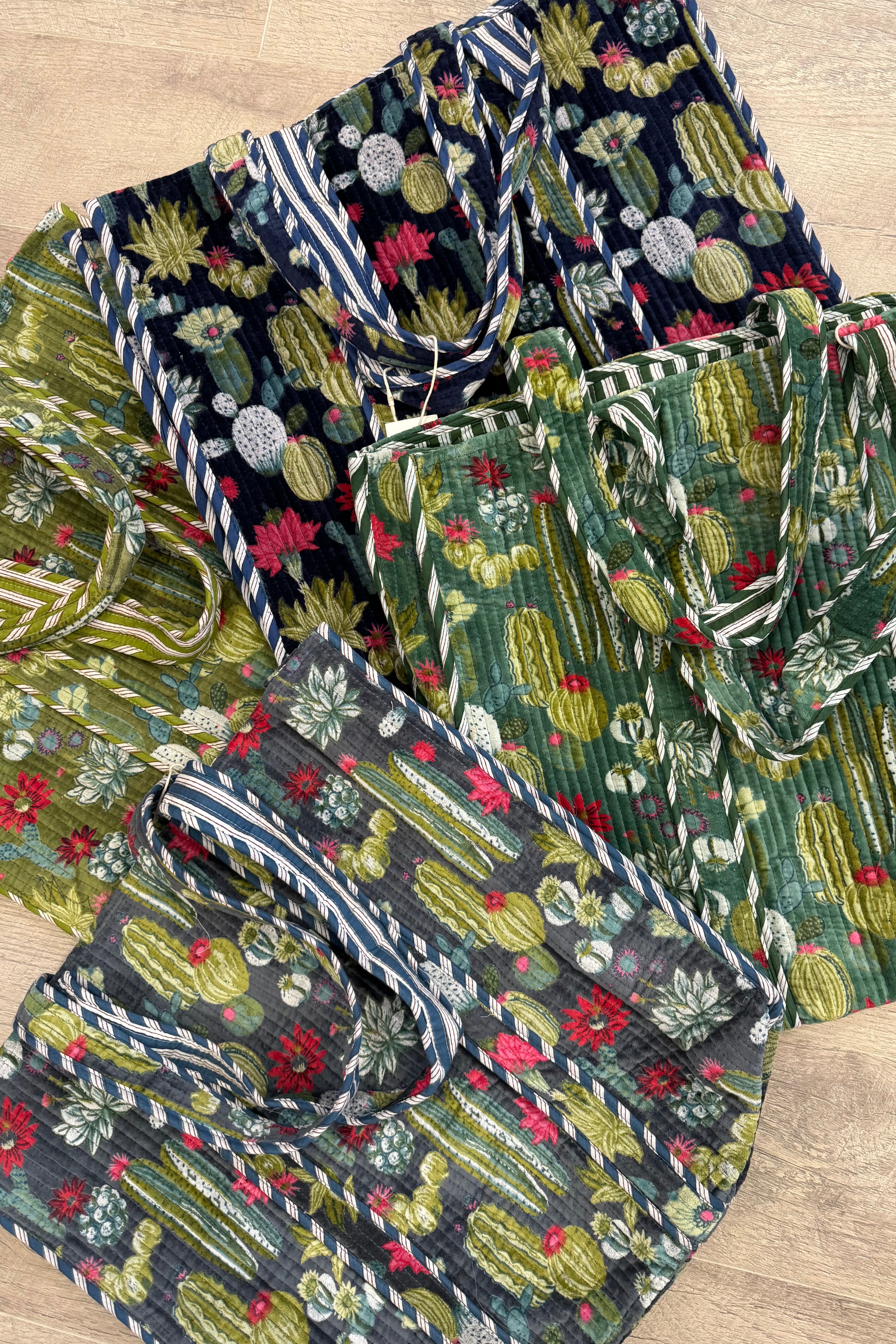 XL Velvet Tote in Cacti - Kelly Green