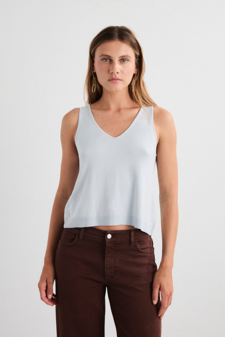 Yakira Top in Sky
